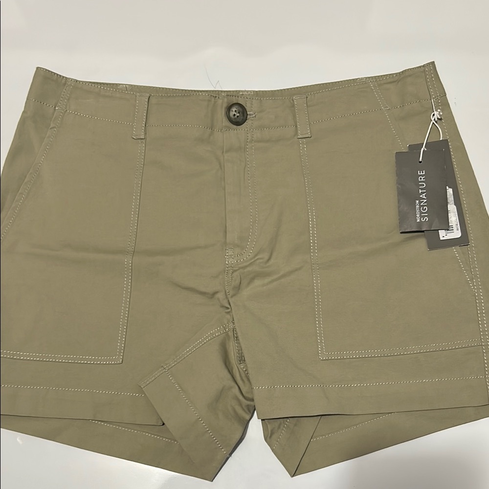 Nordstrom Signature women’s Tan Shorts size 4 NWT